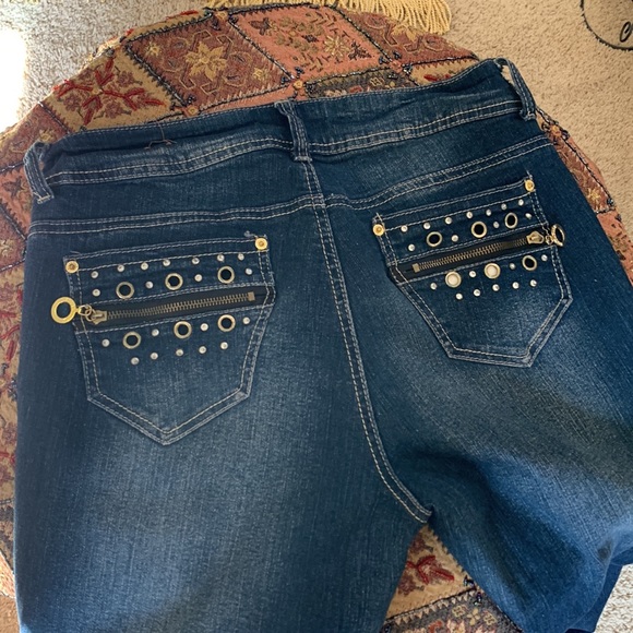 South Pole jeans with zipper back pockets and studs. Must have plus size - Picture 2 of 5